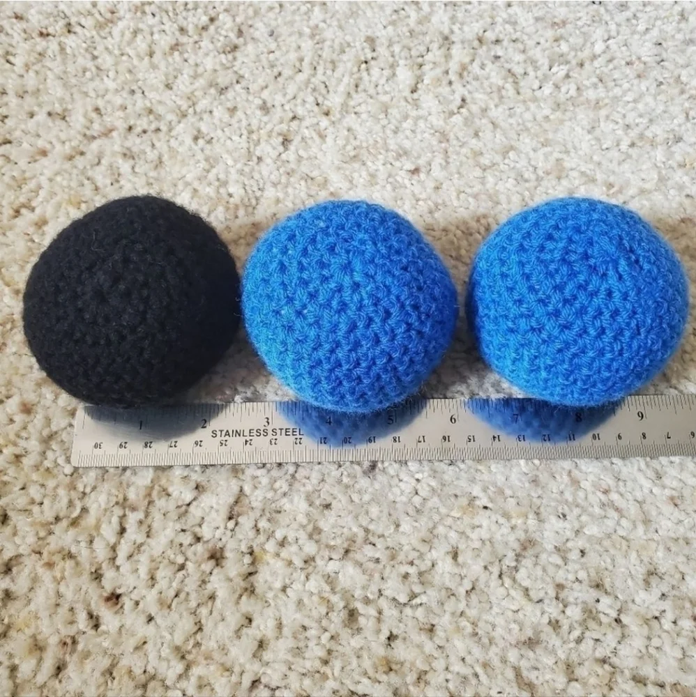 Non squeaky crochet dog cat toy. 3 non squeaky balls. Homemade no pop crochet